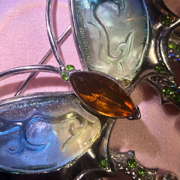 Vintage 70s lucite and rhinestone butterfly brooch - Picture 3 of 8